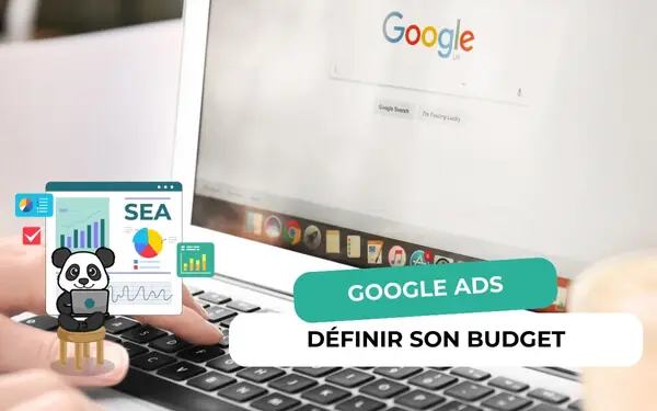 Mains sur un ordinateur ouvert sur Google et panda devant des graphiques SEA pour définir son budget Google Ads