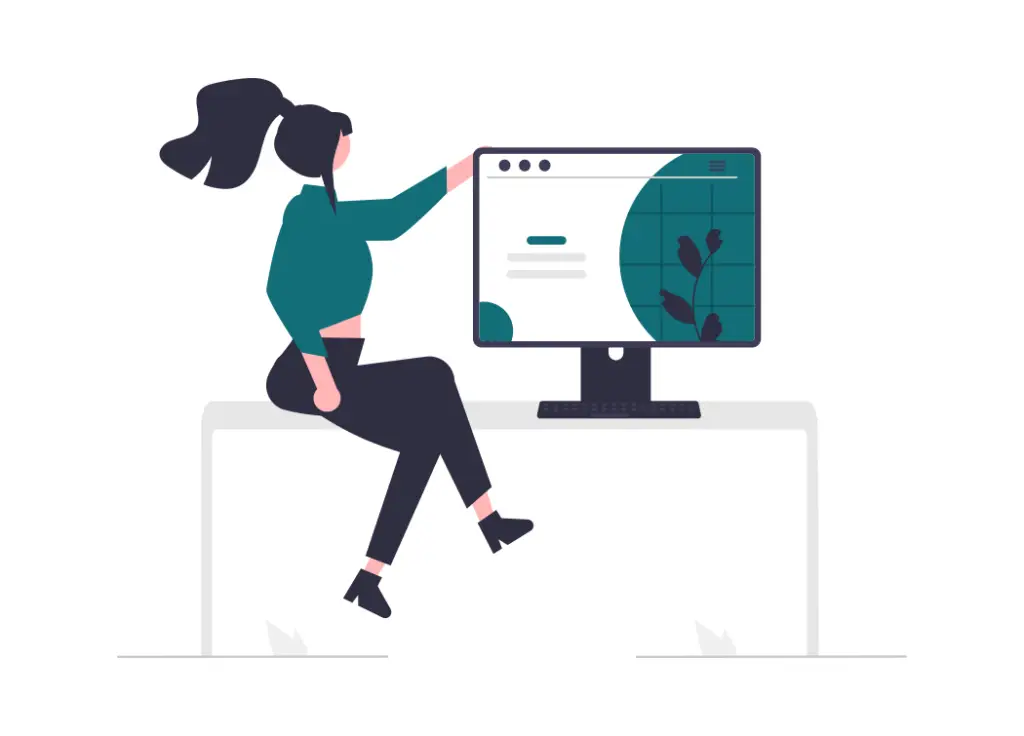 Femme assise sur un bureau touchant l'écran d'un site web, optimiser le temps de chargement des pages